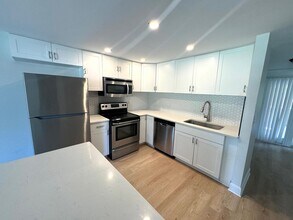 6057 Carlton Ave in Sarasota, FL - Building Photo - Building Photo