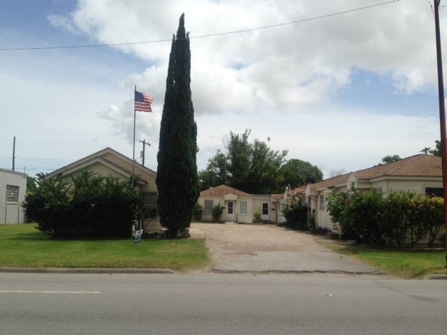 J & B Apartments in Texas City, TX - Building Photo - Building Photo