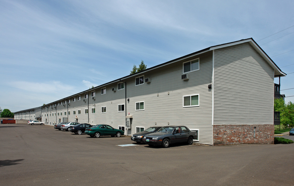 Fall Quarters in Corvallis, OR - Foto de edificio