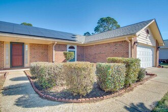 9880 Creet Cir in Navarre, FL - Building Photo - Building Photo