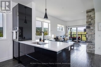 12 Beausoleil Ln in Blue Mountains, ON - Building Photo - Building Photo