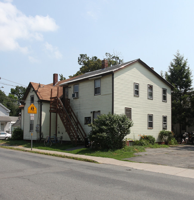 124 Davis St in Greenfield, MA - Building Photo - Building Photo