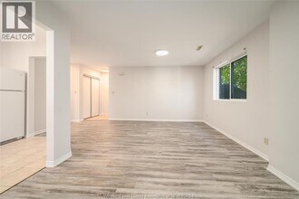 1970 Daytona Ave in Windsor, ON - Building Photo - Building Photo