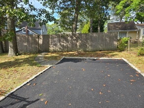 15 Lulu Dr in Lake Grove, NY - Foto de edificio - Building Photo