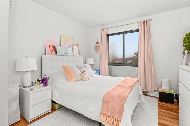 60 Strawberry Hill Ave in Stamford, CT - Building Photo - Building Photo