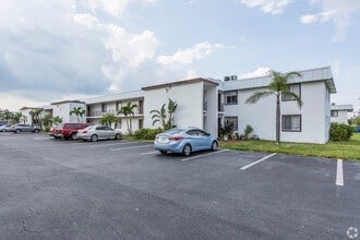 Palm Villas Apartments in Ft. Myers, FL - Building Photo - Building Photo