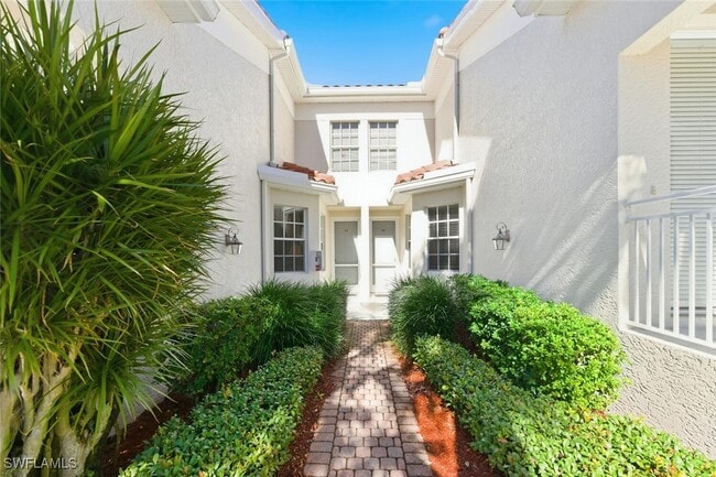 600 L'Ambiance Cir in Naples, FL - Building Photo - Building Photo