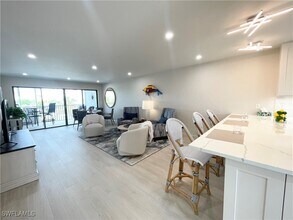 12945 Vanderbilt Dr in Naples, FL - Building Photo - Building Photo