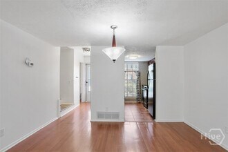 18 Knollwood Cir in Savannah, GA - Foto de edificio - Building Photo