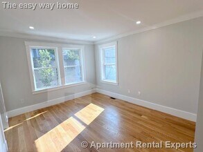 37 Governor Winthrop Rd, Unit 2 in Somerville, MA - Building Photo - Building Photo