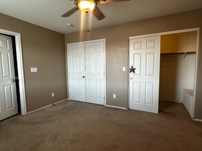 916 E Bob Barney Ct in North Las Vegas, NV - Building Photo - Building Photo