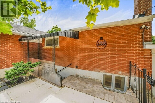 250 W 31st St in Hamilton, ON - Building Photo - Building Photo
