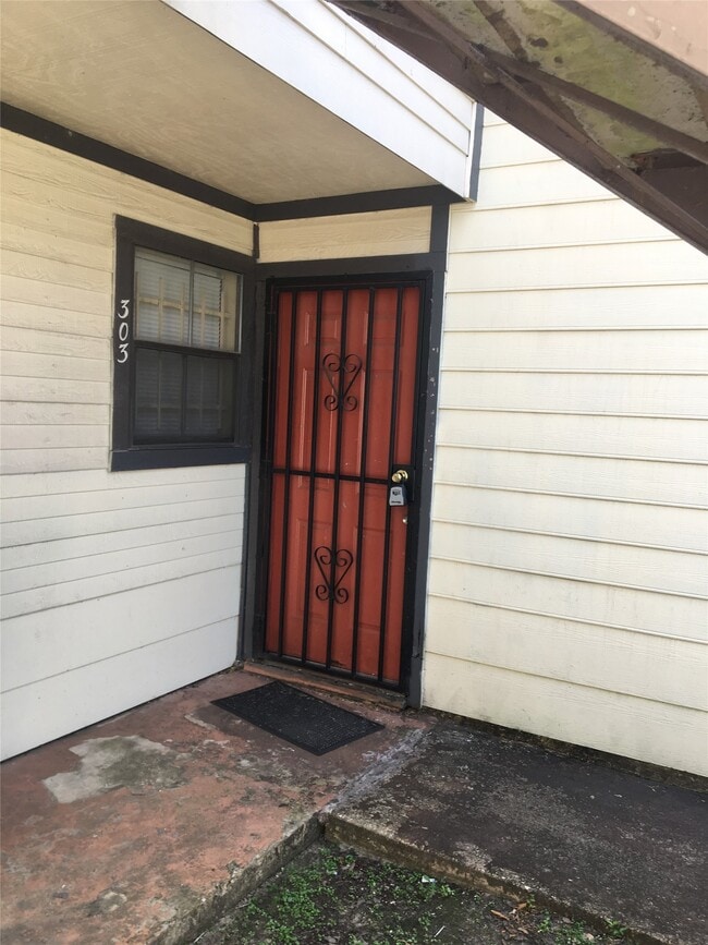 13480 S Thorntree Dr in Houston, TX - Building Photo - Building Photo