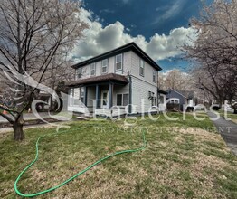 Comfortable 5 Bedroom Home with Modern Touches, Large Bedrooms & Front Porch in Walla Walla, WA - Building Photo - Building Photo