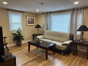 4 Lorraine Ave in Pelham, NH - Building Photo - Building Photo
