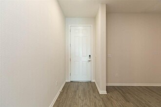 1119 Lady Gouldian Ct in Tampa, FL - Building Photo - Building Photo