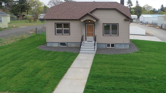 1216 N Woodruff Rd in Spokane Valley, WA - Building Photo - Building Photo