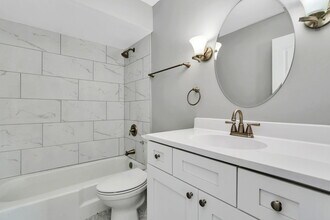 913 Plainfield Rd in Darien, IL - Building Photo - Building Photo