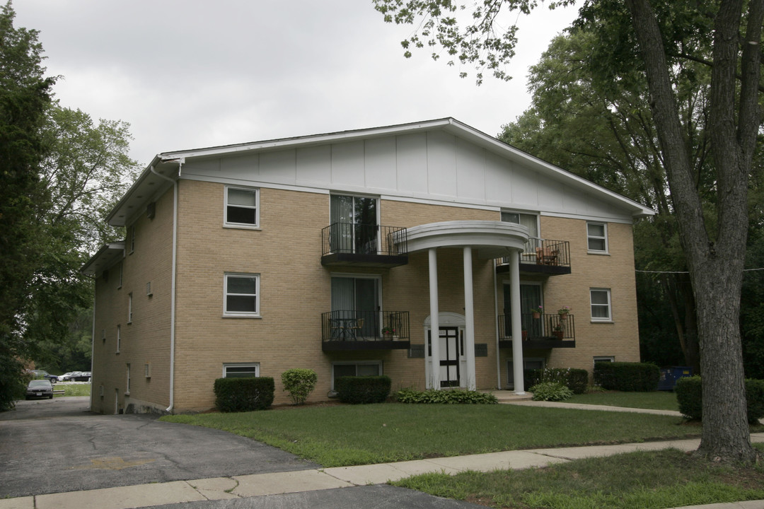 Prairieview Apartments in Addison, IL - Building Photo