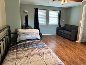 2012 E Tonopah Dr in Phoenix, AZ - Foto de edificio - Building Photo