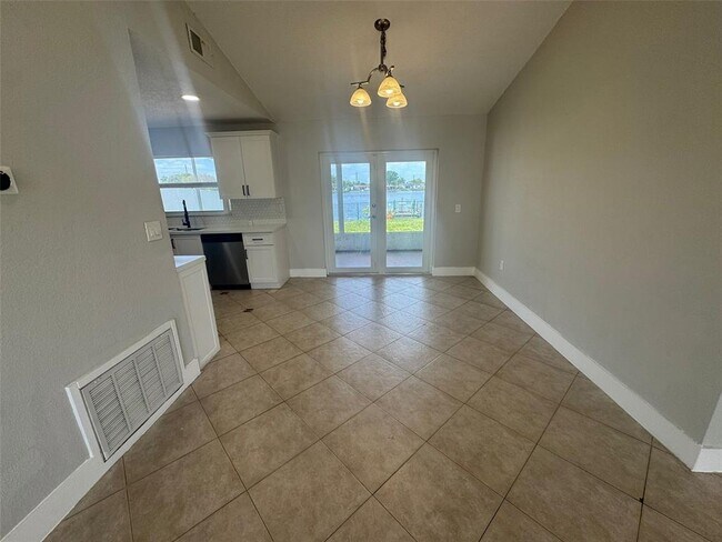 9431 NW 10th St in Pembroke Pines, FL - Building Photo - Building Photo