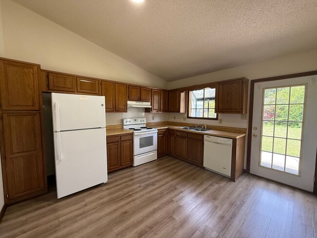 715 Pinewood Dr in Jacksonville, NC - Building Photo - Building Photo