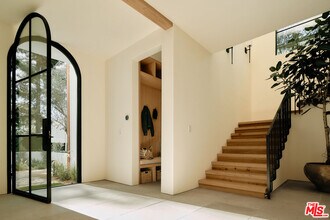10317 Valley Spring Ln in Los Angeles, CA - Building Photo - Building Photo