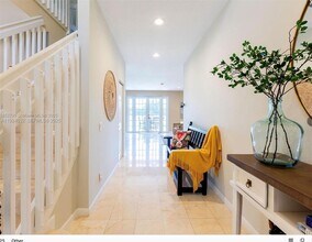 665 Nandina Dr in Weston, FL - Building Photo - Building Photo