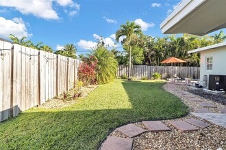 3221 Seaward Dr in Pompano Beach, FL - Foto de edificio - Building Photo