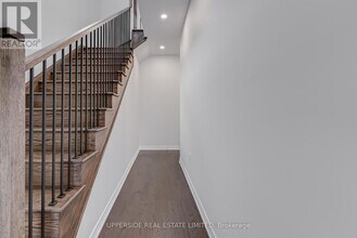 73 Gemini Dr in Barrie, ON - Building Photo - Building Photo