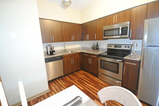 Atrio Apartment Homes in Ann Arbor, MI - Foto de edificio - Building Photo