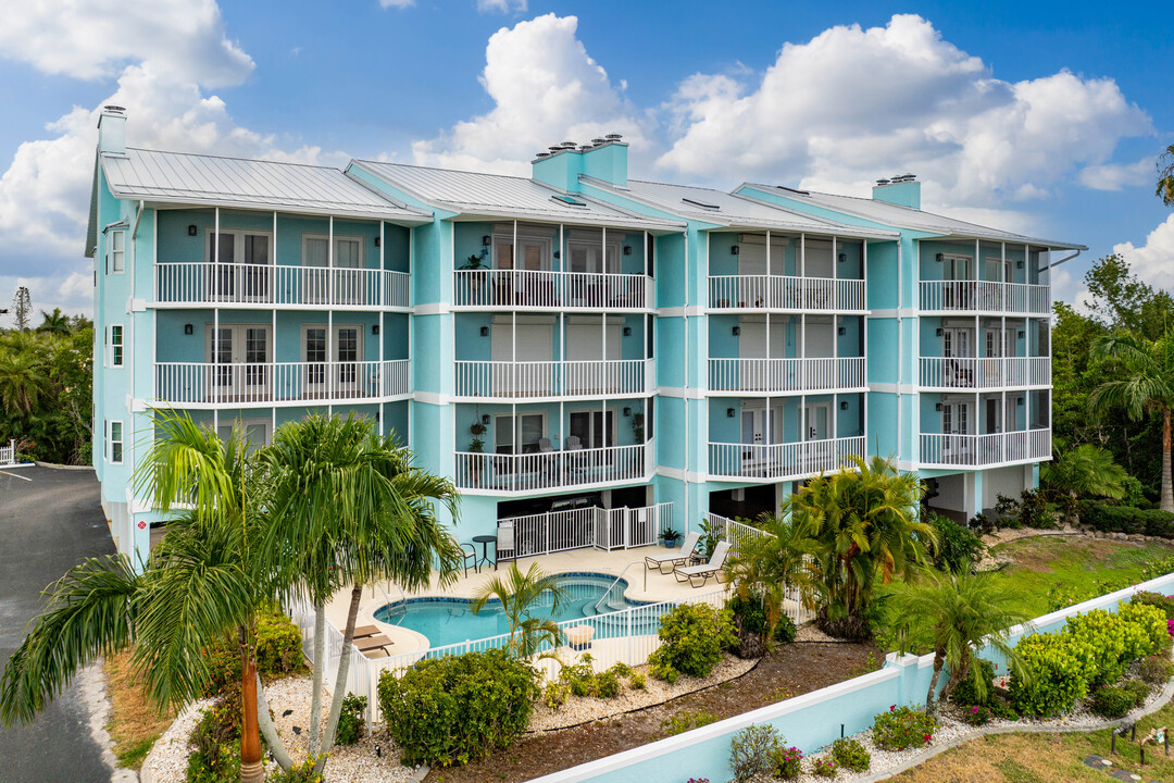 Sunset Breezes in Punta Gorda, FL - Building Photo