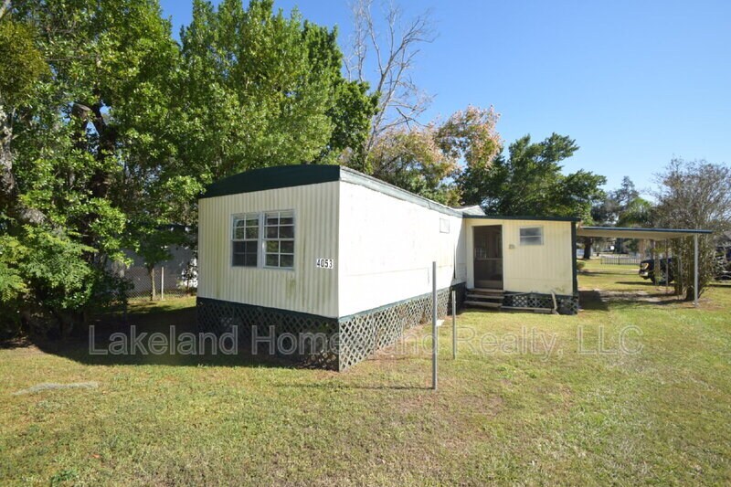 4053 Bay Ave SE in Highland City, FL - Building Photo