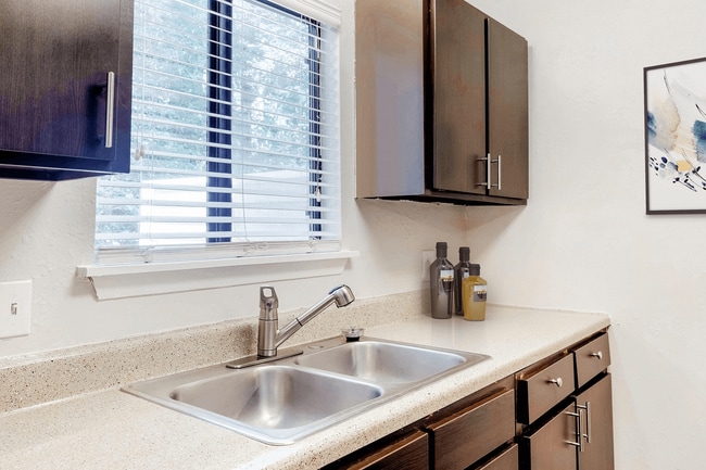 Regency Park Apartment Homes
