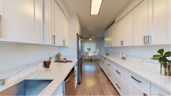 5008 Hazeltine Ave, Unit Unit 5 in Los Angeles, CA - Building Photo