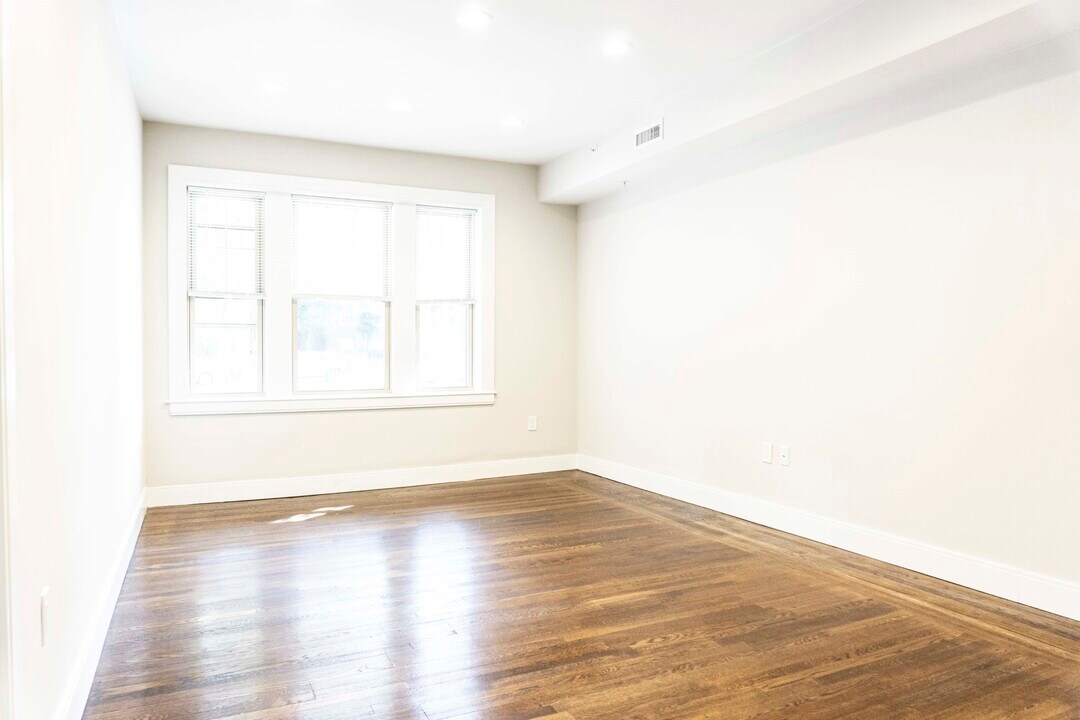 2021 Commonwealth Ave, Unit 2 in Boston, MA - Building Photo