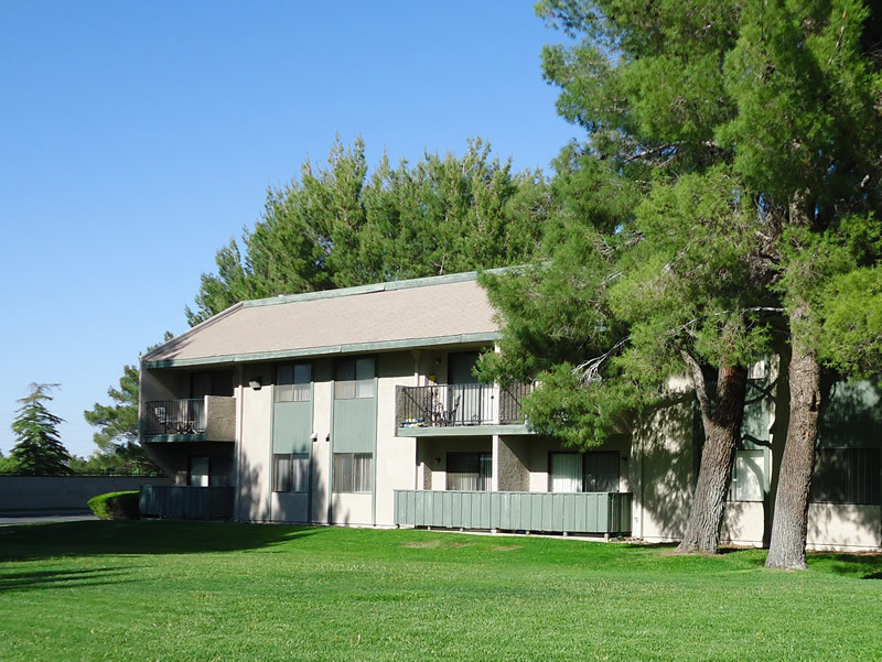 Antelope Valley Apartments in Lancaster, CA - Building Photo