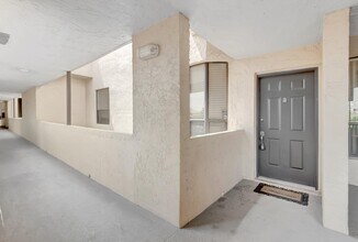 7472 La Paz Blvd in Boca Raton, FL - Building Photo - Building Photo