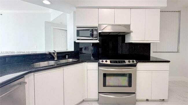 3255 NE 184th St, Unit 12105 in Aventura, FL - Building Photo - Building Photo