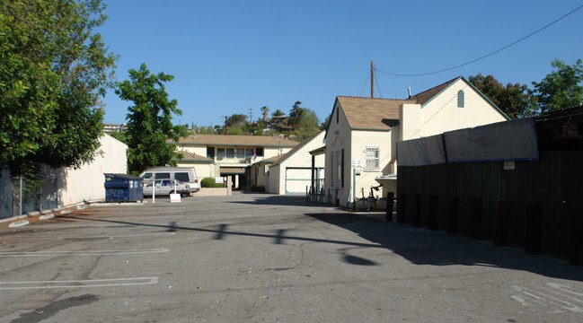 4535 Eagle Rock Blvd in Los Angeles, CA - Foto de edificio - Building Photo