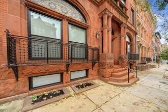 815 Park Ave in Baltimore, MD - Building Photo - Interior Photo