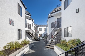 Park Downtown Apartments in Santa Ana, CA - Building Photo - Building Photo