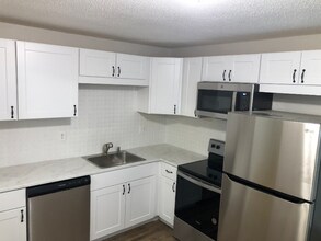 85 Old Town Rd in Vernon, CT - Building Photo - Building Photo