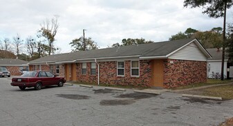 Gulf Breeze Apartments in Pascagoula, MS - Building Photo