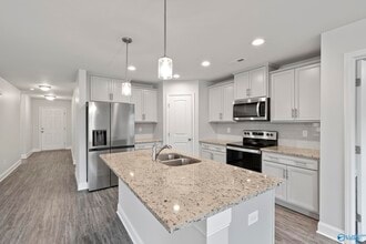 6070 Thorntons Way Cir NW in Huntsville, AL - Building Photo - Building Photo