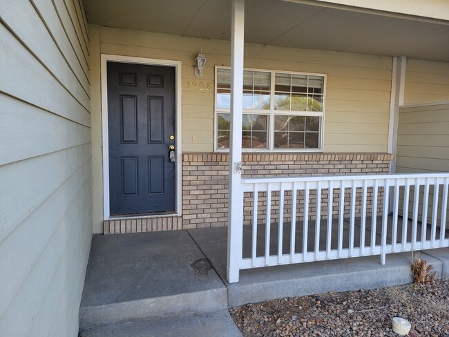3908 24th Ave in Evans, CO - Foto de edificio - Building Photo