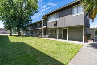 Casa Lido Apartments in Sacramento, CA - Foto de edificio - Building Photo