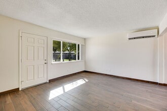 737 E Brockton Ave in Redlands, CA - Foto de edificio - Building Photo