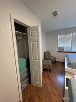 685 Eastview Dr in Canyon Lake, TX - Building Photo