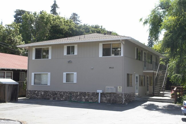 3922 Canon Ave in Oakland, CA - Foto de edificio - Building Photo